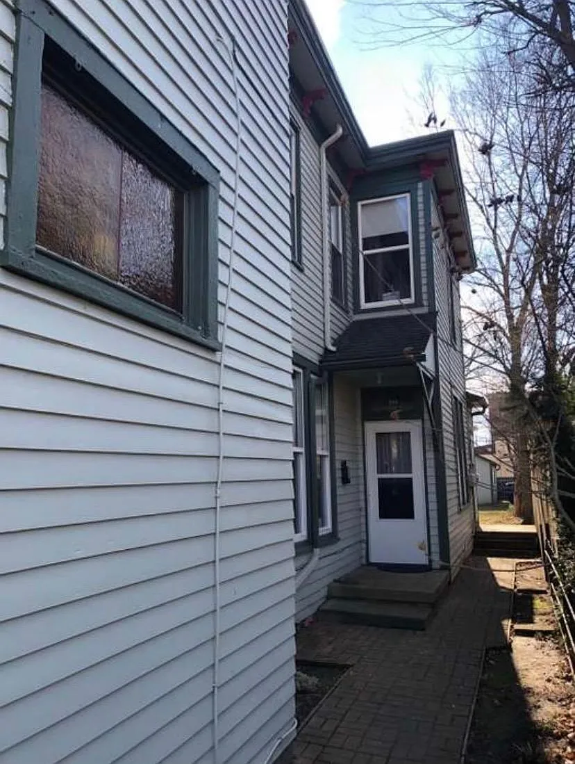 909 Campbell Ave — Photo 2