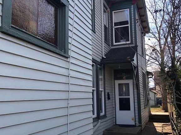 2nd image of 909 Campbell Ave #4
