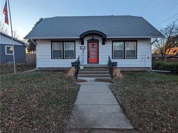 204 N 6th St, Hiawatha, KS 66434