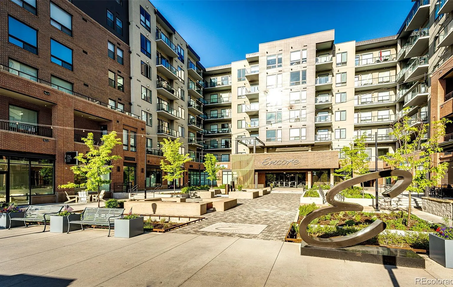 Encore Cr Condos — Photo 1