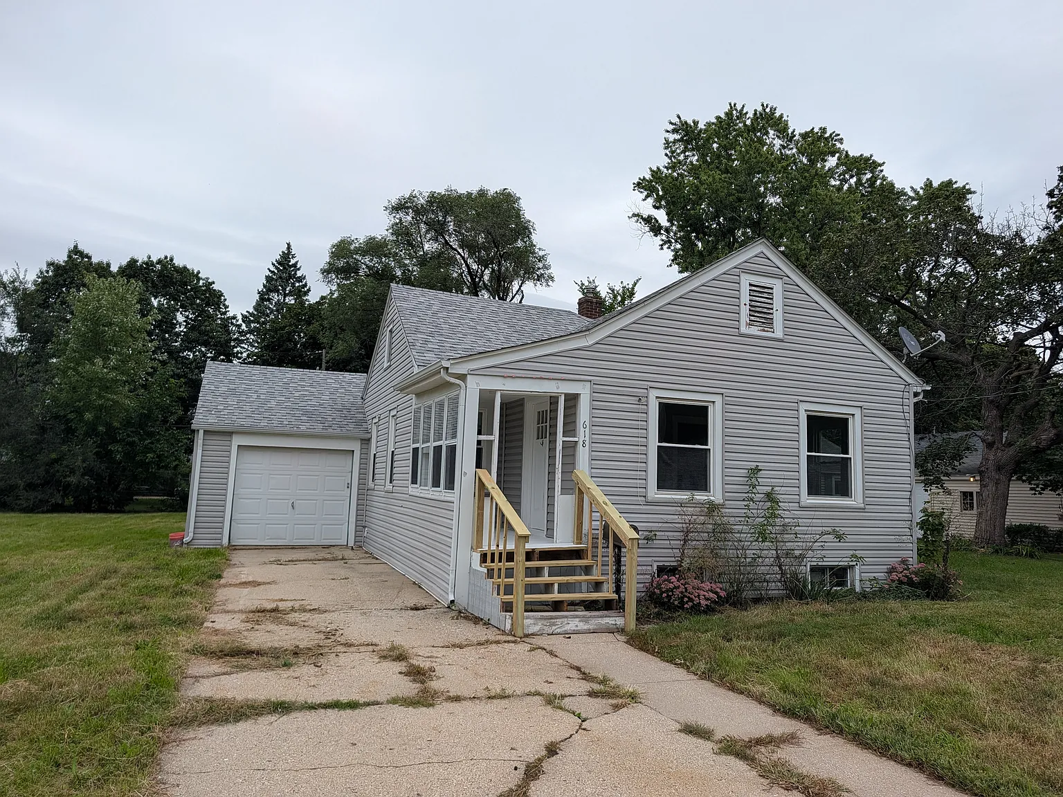 3 bed, 1025 sqft, $1,700 — Photo 1