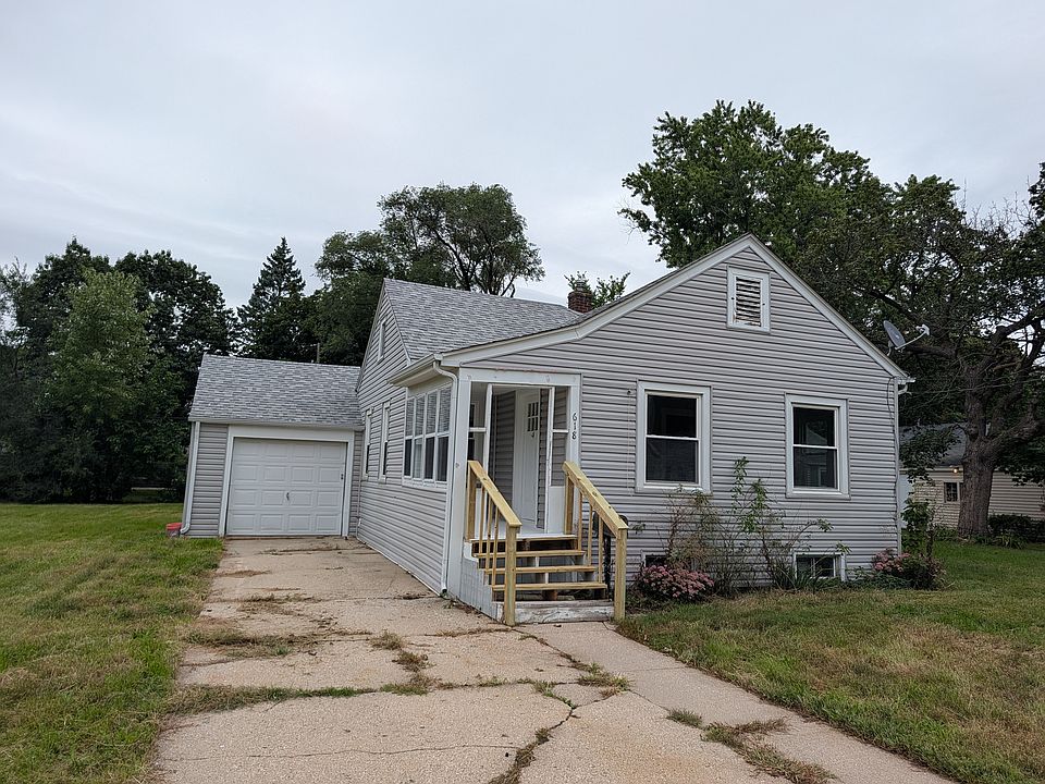 1st image of 618 Grand Ave