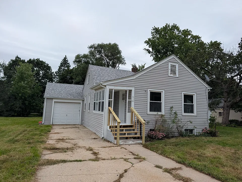 618 Grand Ave