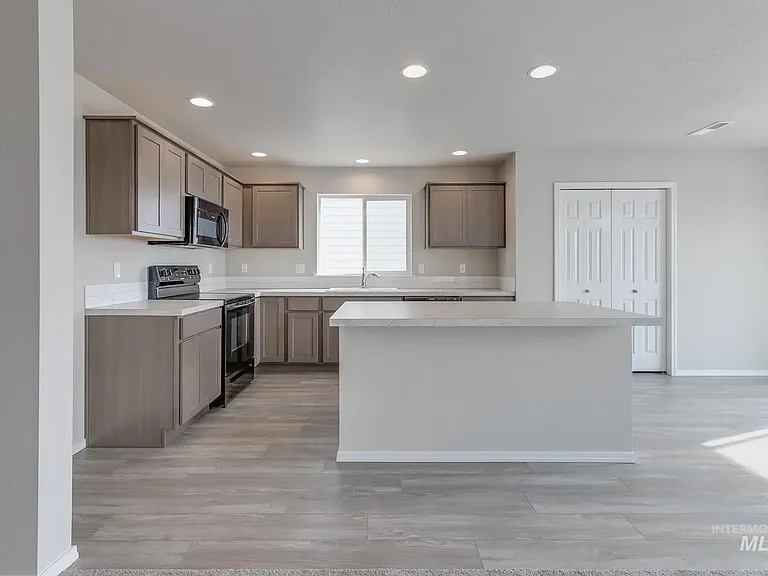 16903 Chambers Way — Photo 7