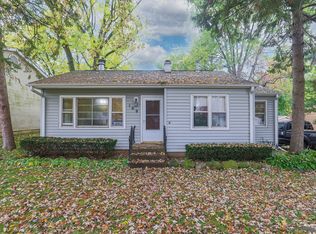 109 Indian Trl, Lake In The Hills, IL 60156