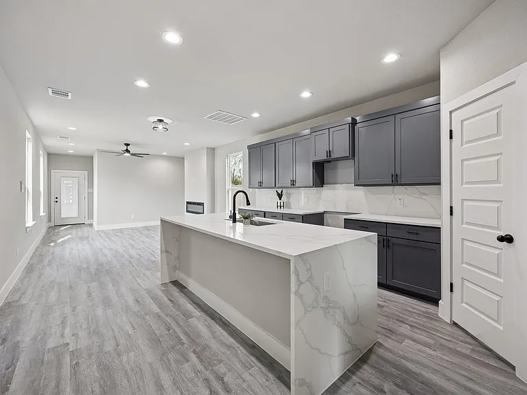 3703 York St — Photo 4