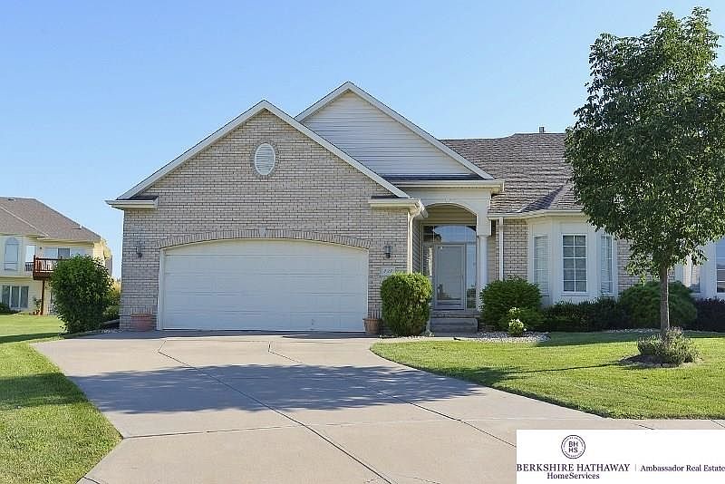 1st image of 327 Inglewood Cir