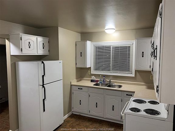 4th image of 3043 Meadowbrook Ln #26