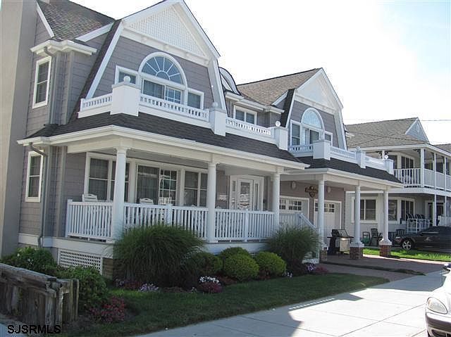1st image of 916 Saint James Pl