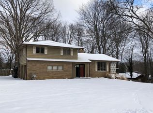 18026 Meadow Ln, Strongsville, OH