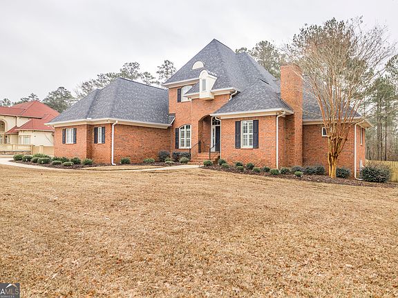 2nd image of 720 Latrobe Way