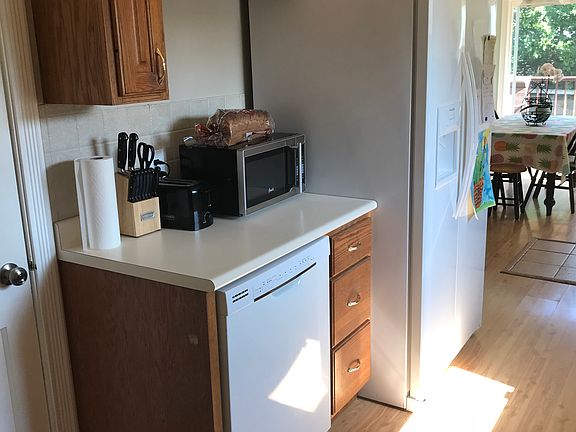 4th image of 220 Evelyn Ave