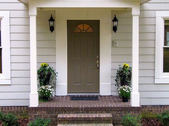 Inviting new entry portico