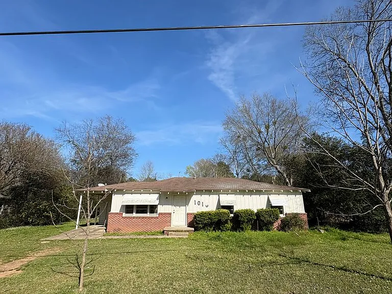 1010 Willow Springs Dr — Photo 1