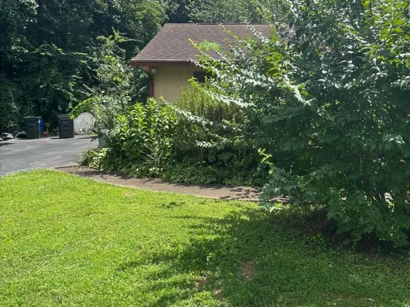 490 Coleman Dr, Roswell, GA 30075