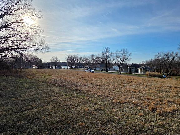 4th image of 531 Country Club Square Dr
