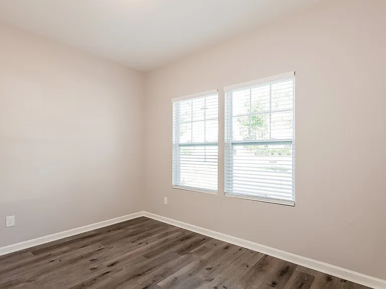 2304 Lake Vista Dr — Photo 13