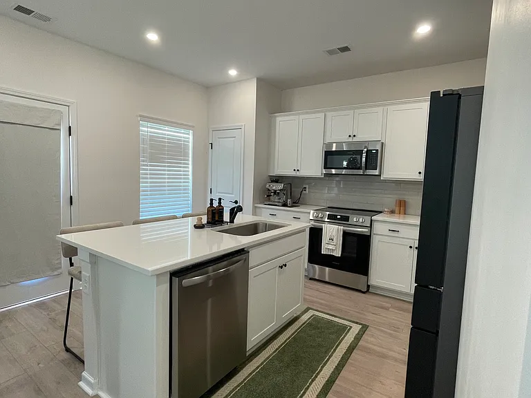 704 Samuel Dr — Photo 25