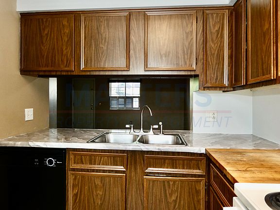 4th image of 5929 Black Oak Dr #C