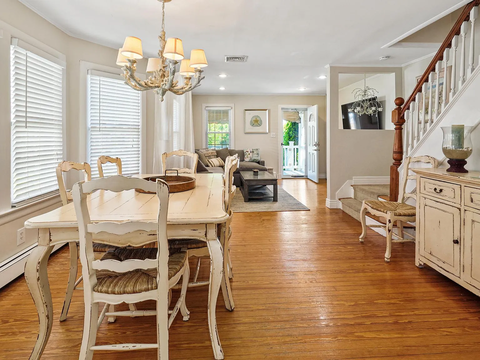 3 bed, 1.5 bath, $3,000 — Photo 3