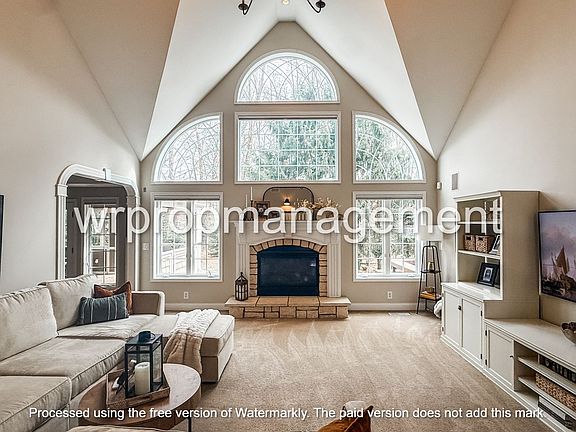 4th image of 1379 Castlebury Dr