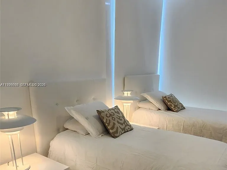 18201 Collins Ave #4305 — Photo 8