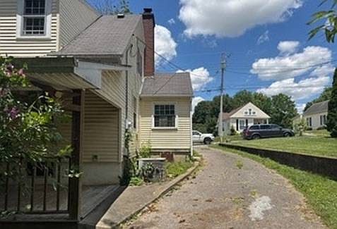 3rd image of 214 E Virginia Ave