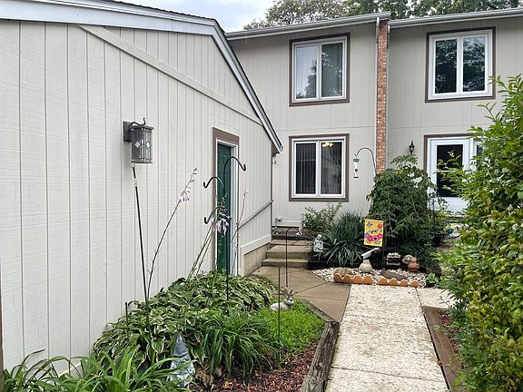 2nd image of 268 Lakeshore Ln