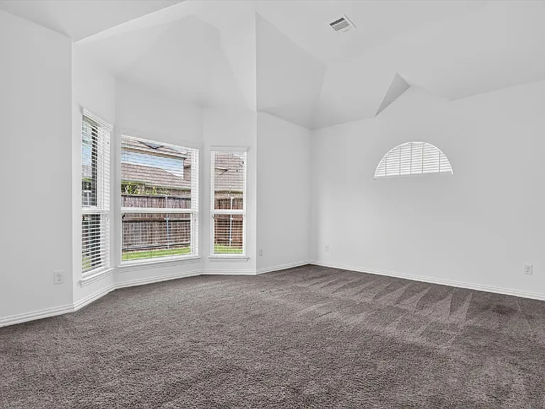 4300 Canadian River Dr — Photo 8