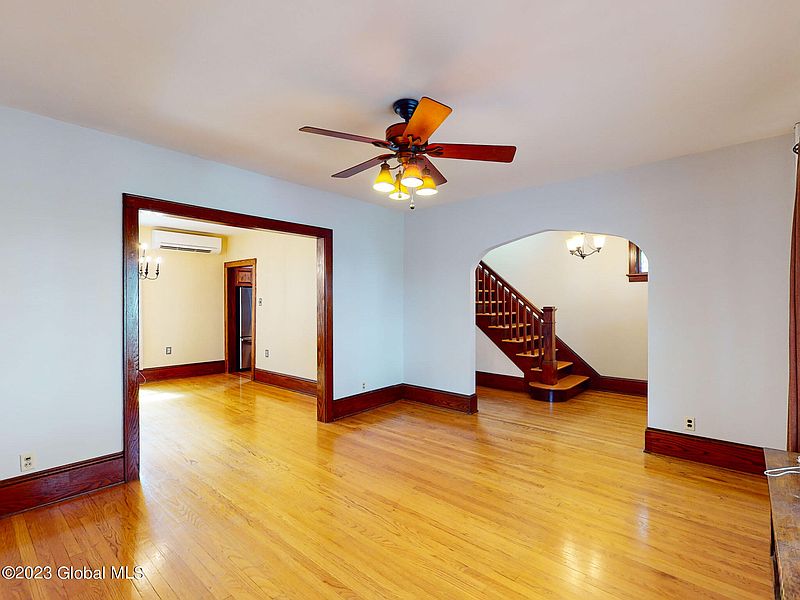 3rd image of 41 Edgecomb Street