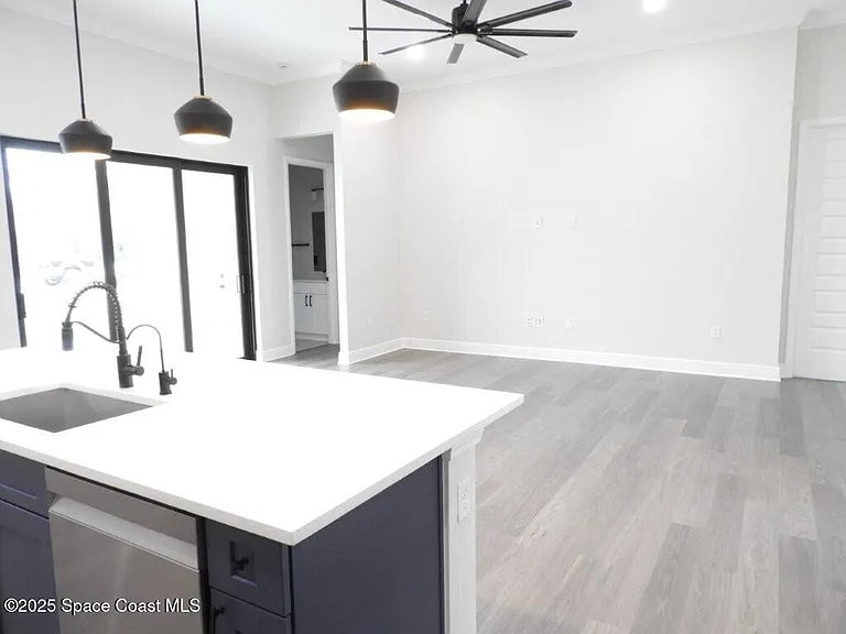 8555 Henry Ave — Photo 11