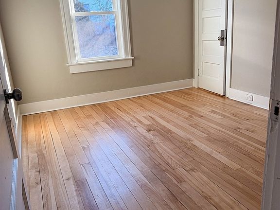 3rd image of 4 Vernon Ter APT 3