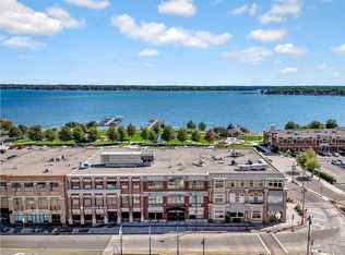 25 Lake St N Unit 205, Forest Lake, MN 55025