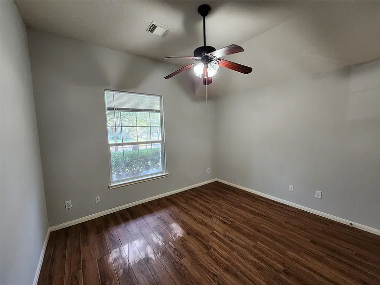 1011 Lexington Green Dr — Photo 29