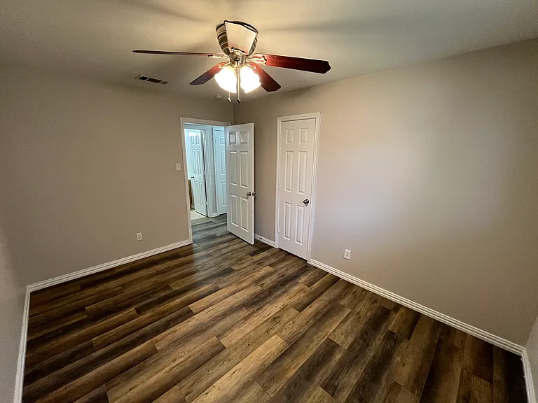 1506 Parkside Dr — Photo 17