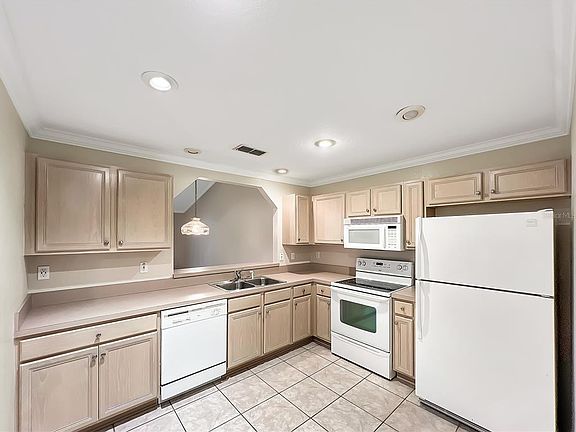 4th image of 2412 SE 17TH CIRCLE