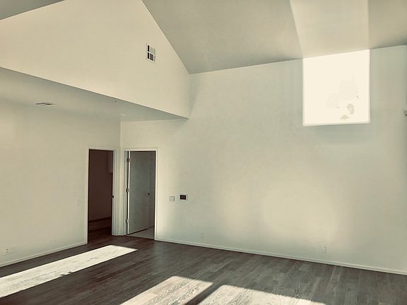 3rd image of 2819 & 2827 Oak Ct