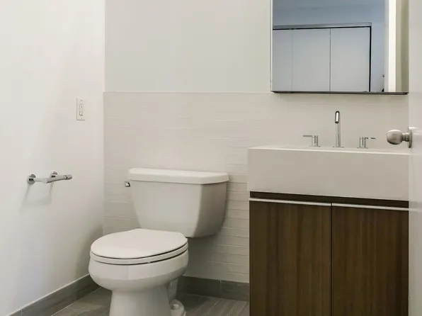 150 East 44th Street image 8 of 15