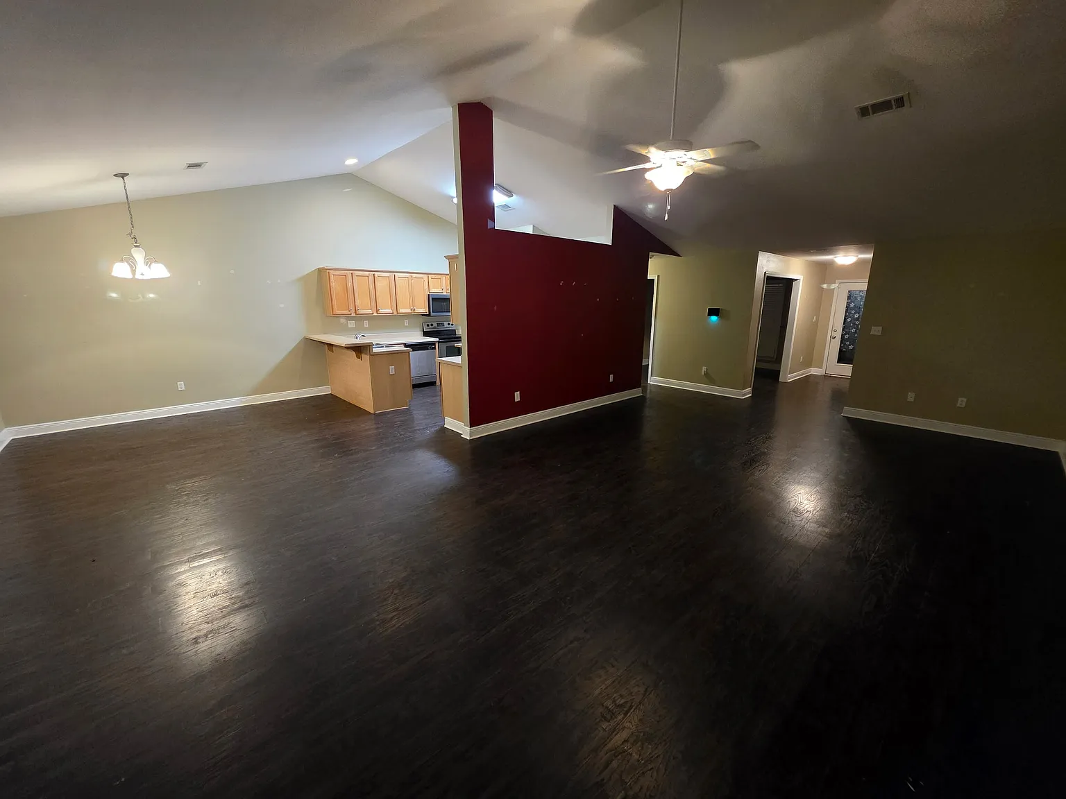 4 bed, 2547 sqft, $2,500 — Photo 4