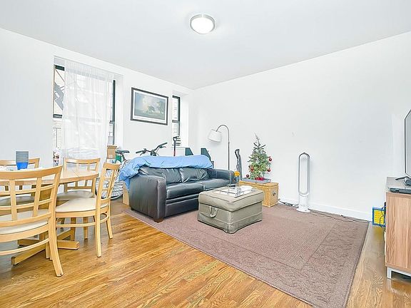 4th image of 300 Manhattan Ave APT 2D