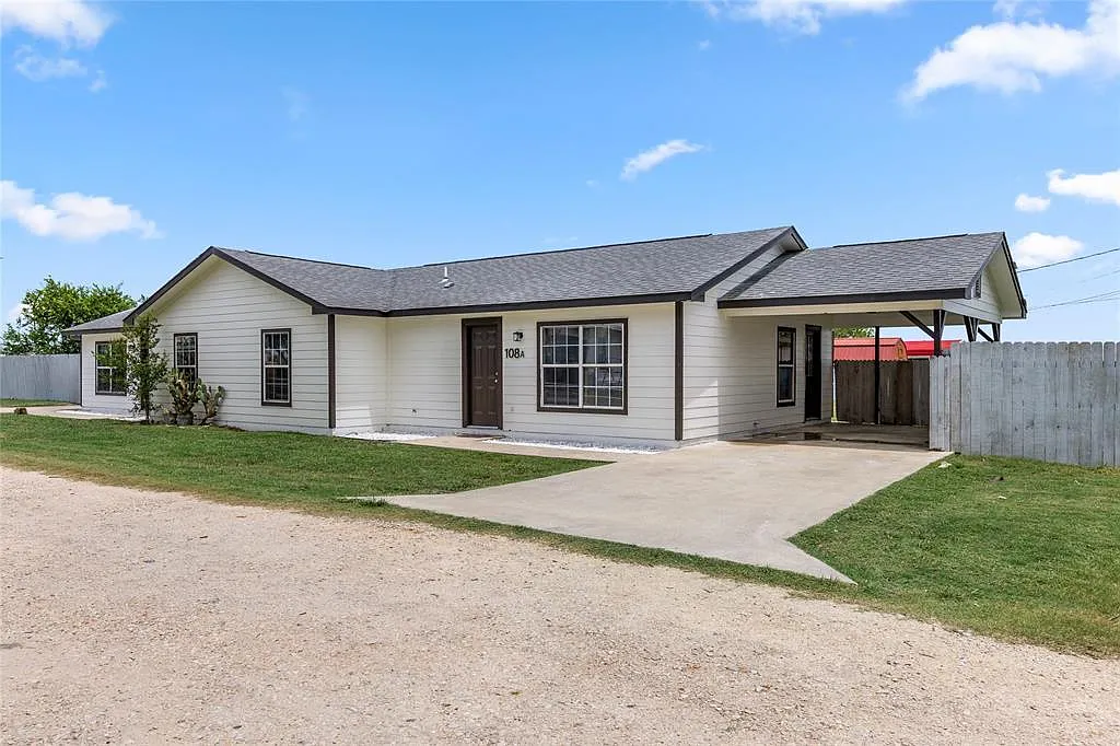 3 bed, 2.0 bath, 996 sqft, $1,450 — Photo 1