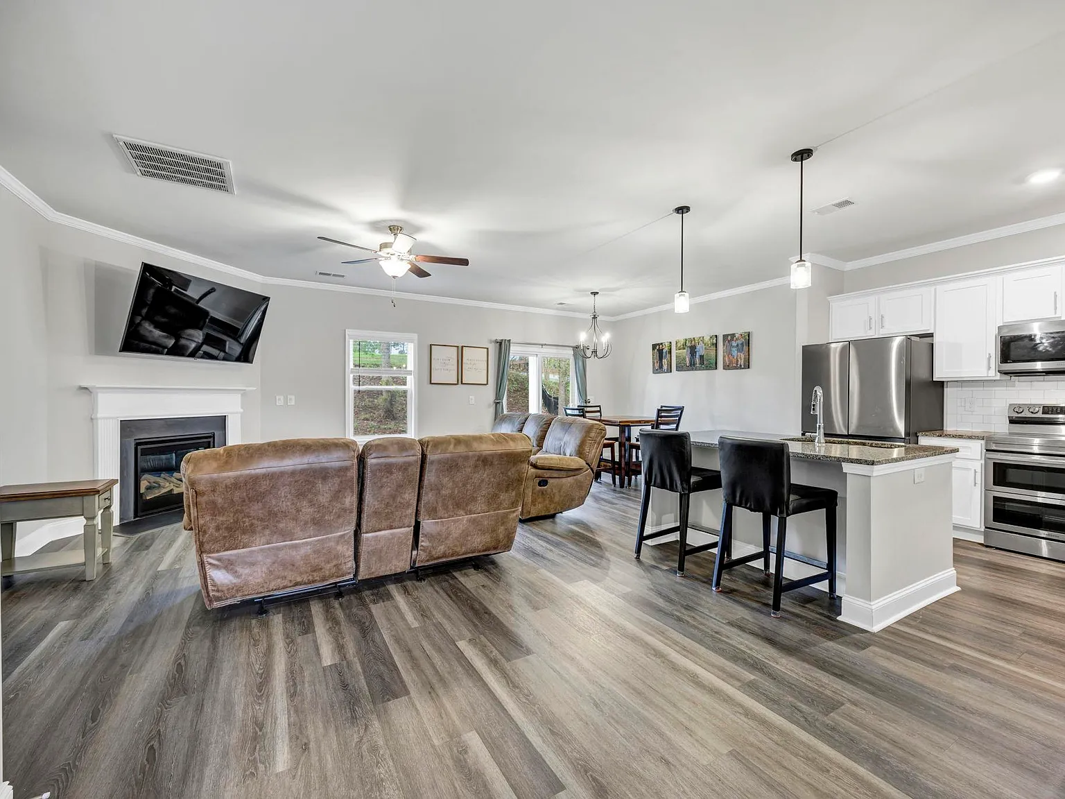 4 bed, 2415 sqft, $2,800 — Photo 4