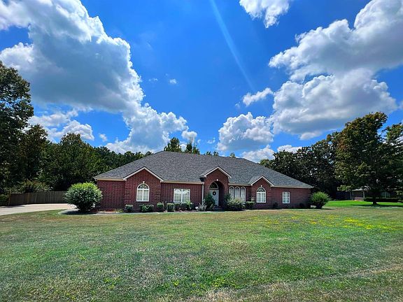 2nd image of 175 White Oak Pl
