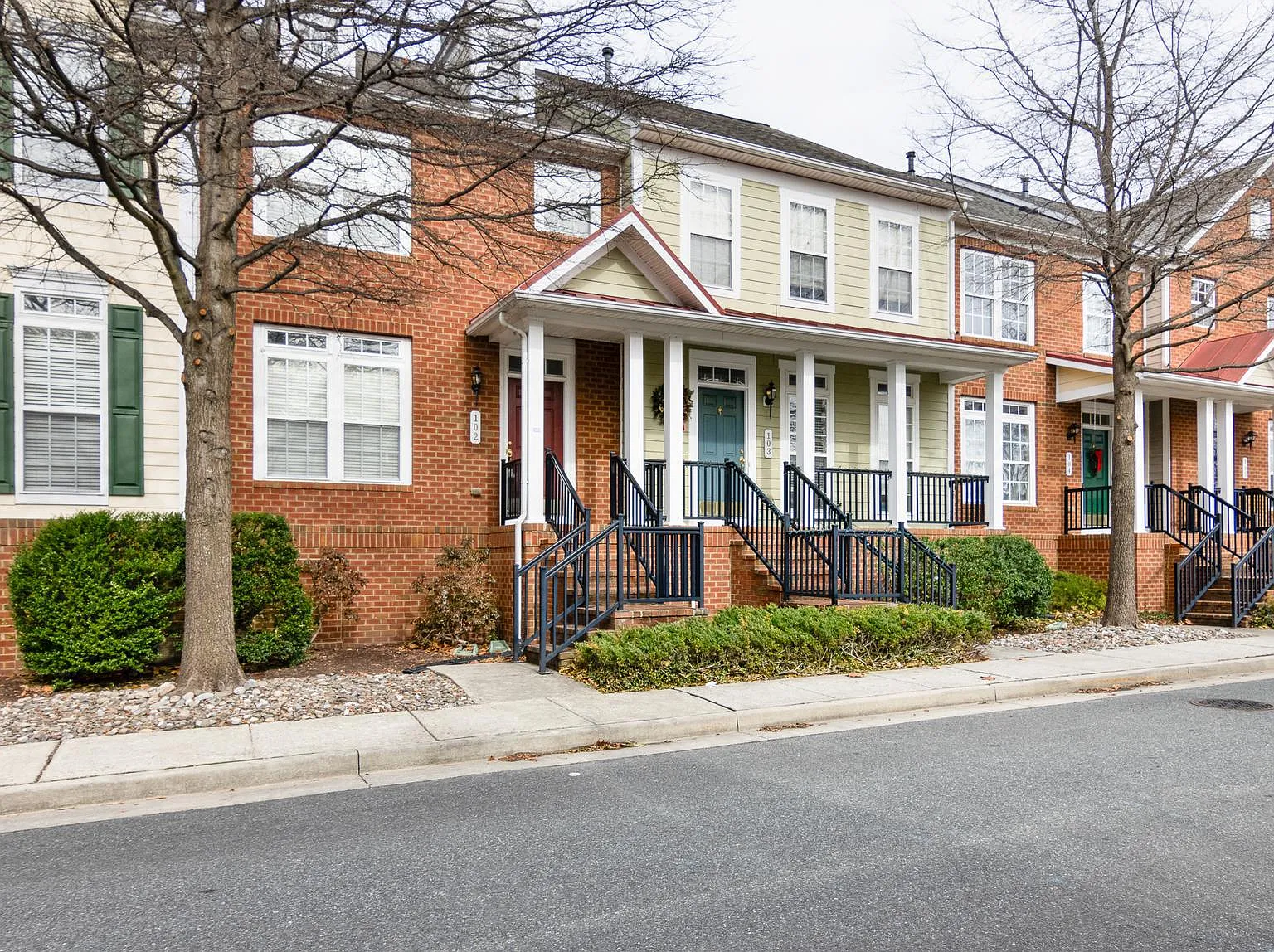 3 bed, 3.5 bath, 2000 sqft, $2,800 — Photo 1