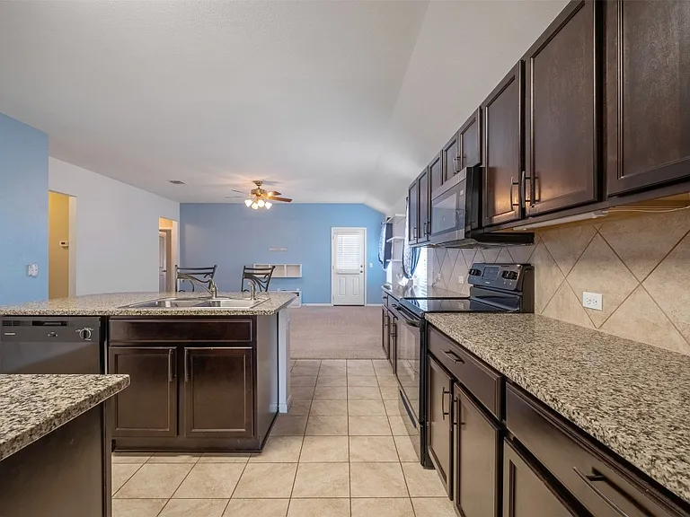 118 Leona River Trl — Photo 33