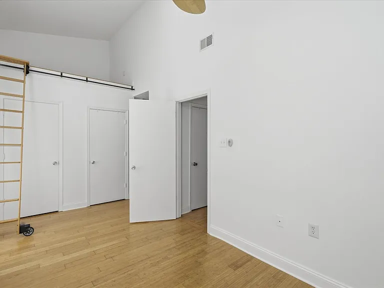 116 N Indian Aly #203 — Photo 19