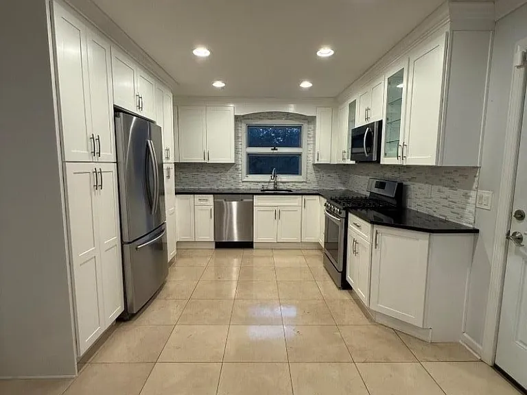 78 Mounthaven Dr — Photo 4