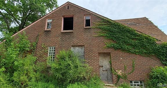 3rd image of 16595 Lilac St