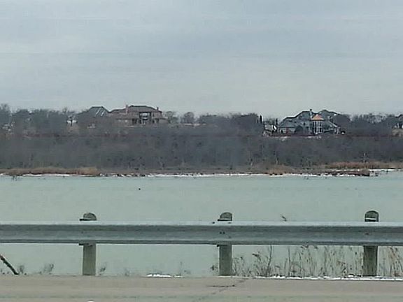 4th image of 2930 Lakeview Dr