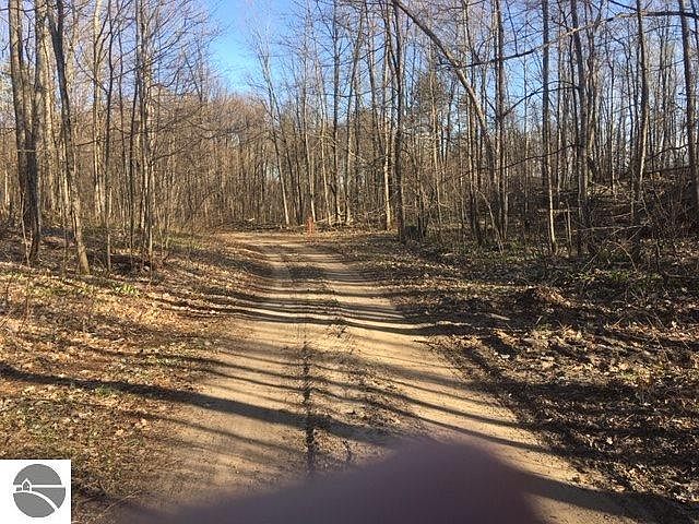 1st image of Maplewood Dr